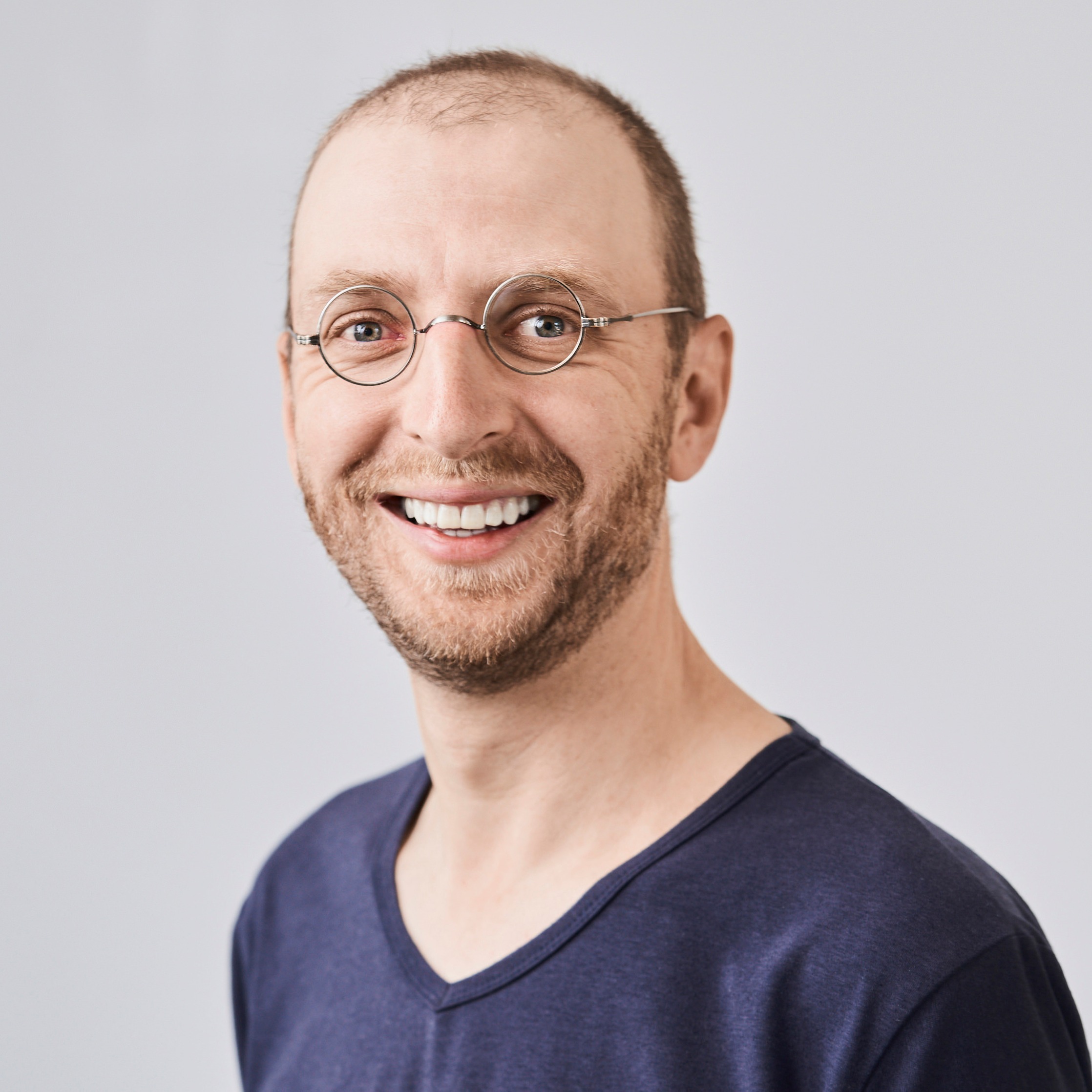 Portraitfoto (quadratisch, Auflösung mind. 1.200 x 1.200)